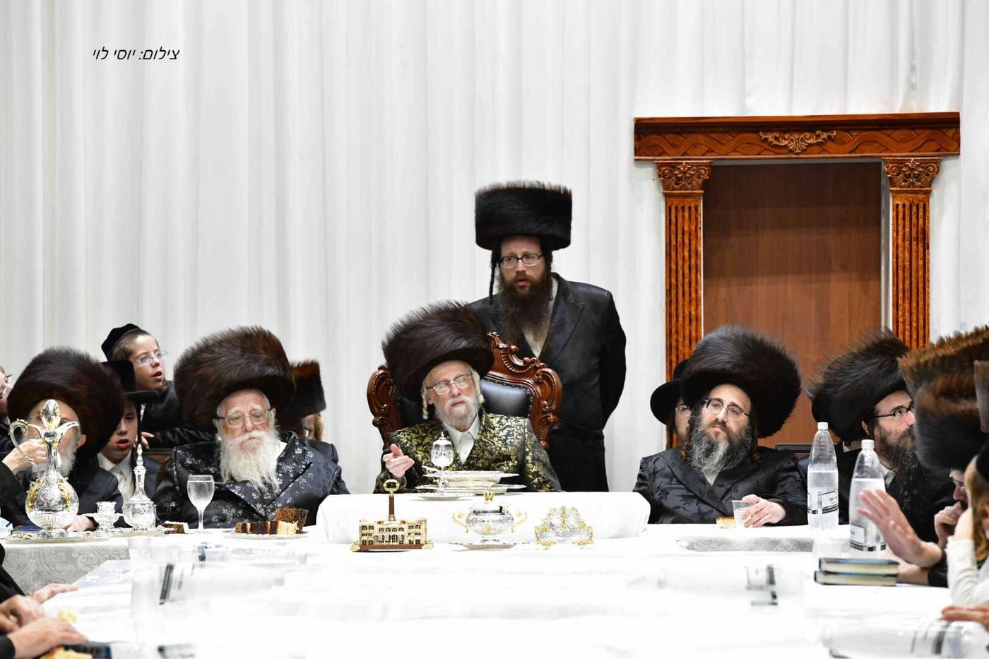 סוכות בחצה"ק סערט ויז'ניץ