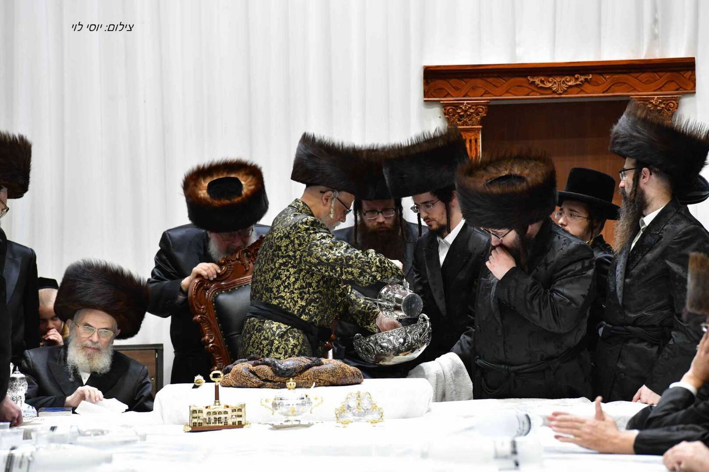 סוכות בחצה"ק סערט ויז'ניץ