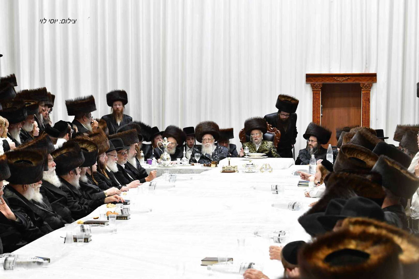 סוכות בחצה"ק סערט ויז'ניץ