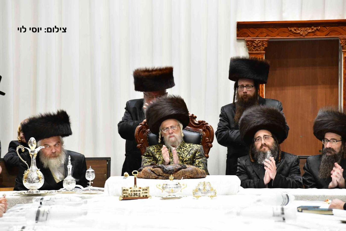 סוכות בחצה"ק סערט ויז'ניץ