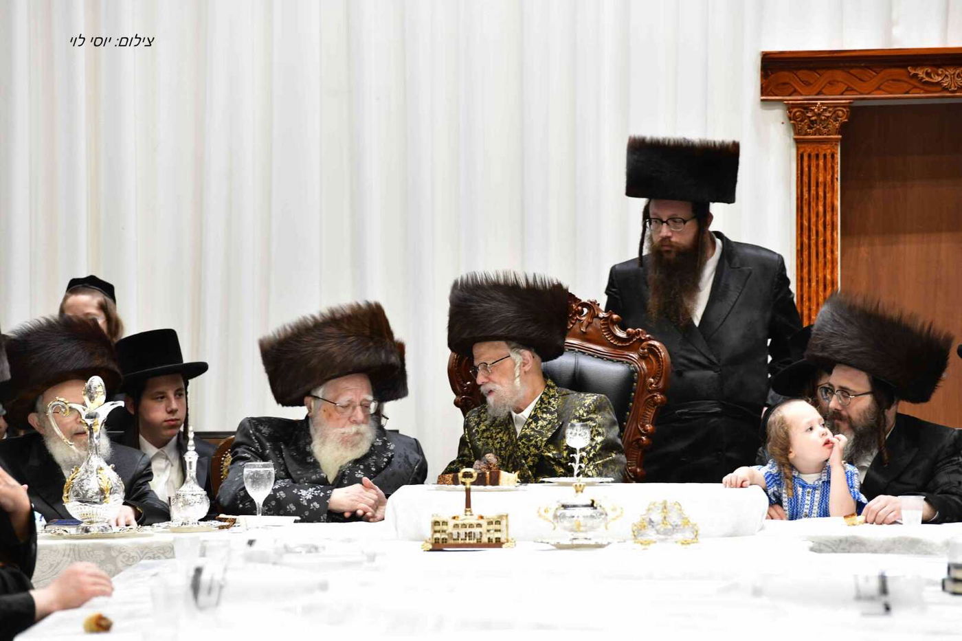 סוכות בחצה"ק סערט ויז'ניץ