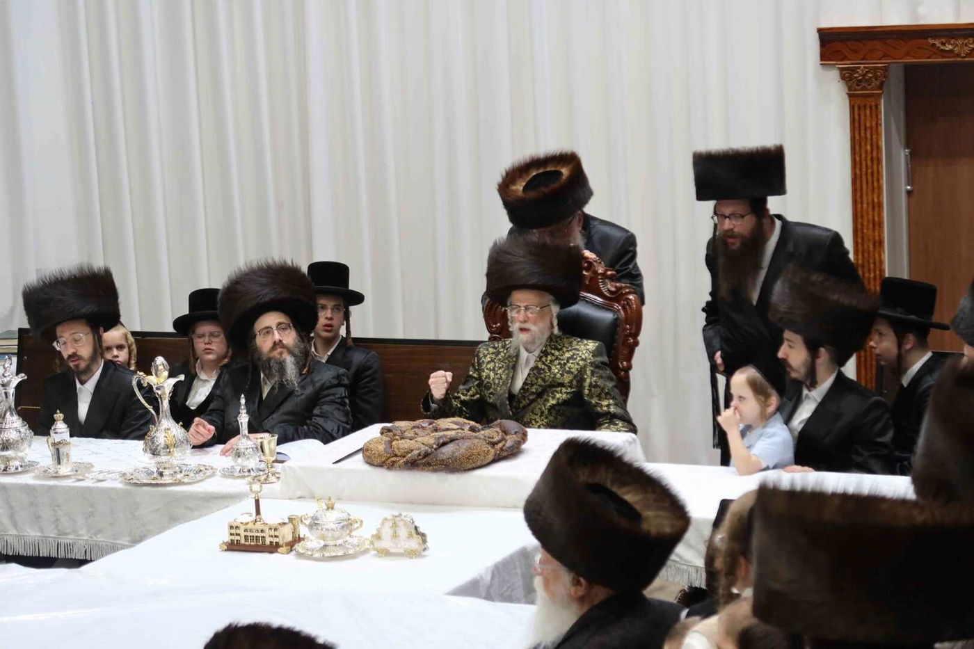 סוכות בחצה"ק סערט ויז'ניץ