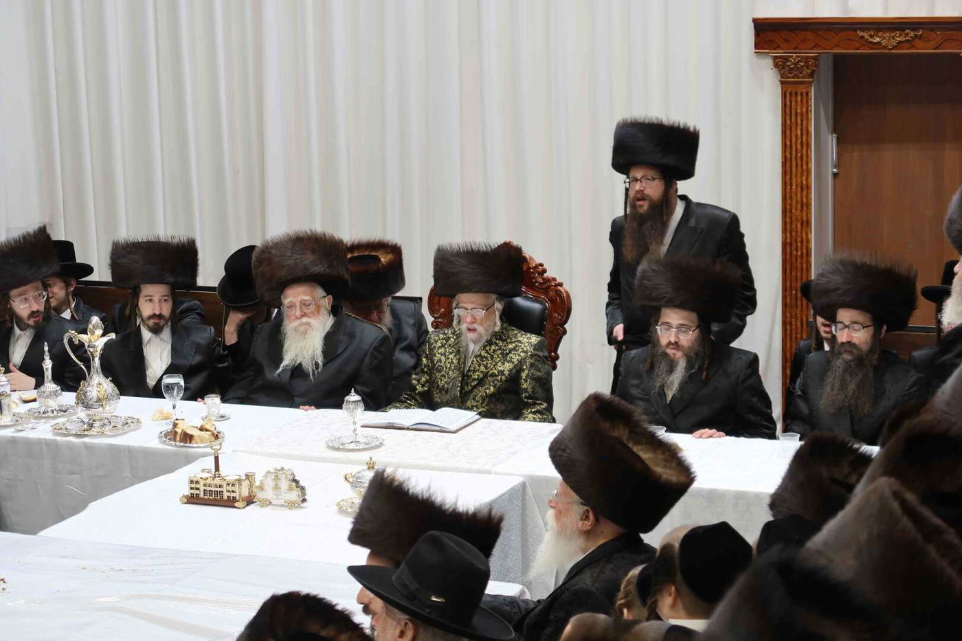 הושענא רבה בחצה"ק סערט ויז'ניץ