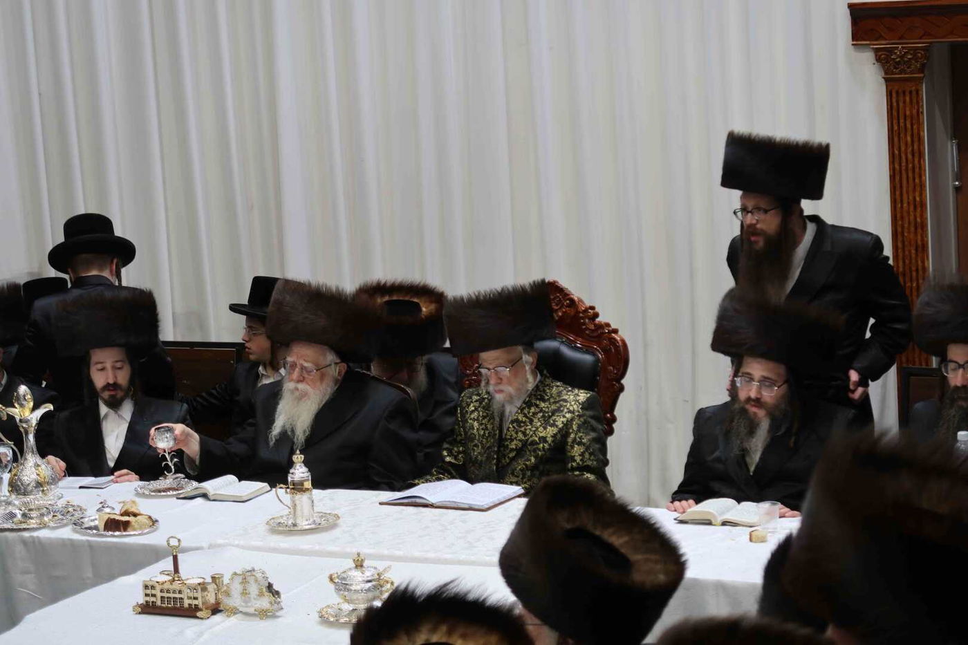 הושענא רבה בחצה"ק סערט ויז'ניץ