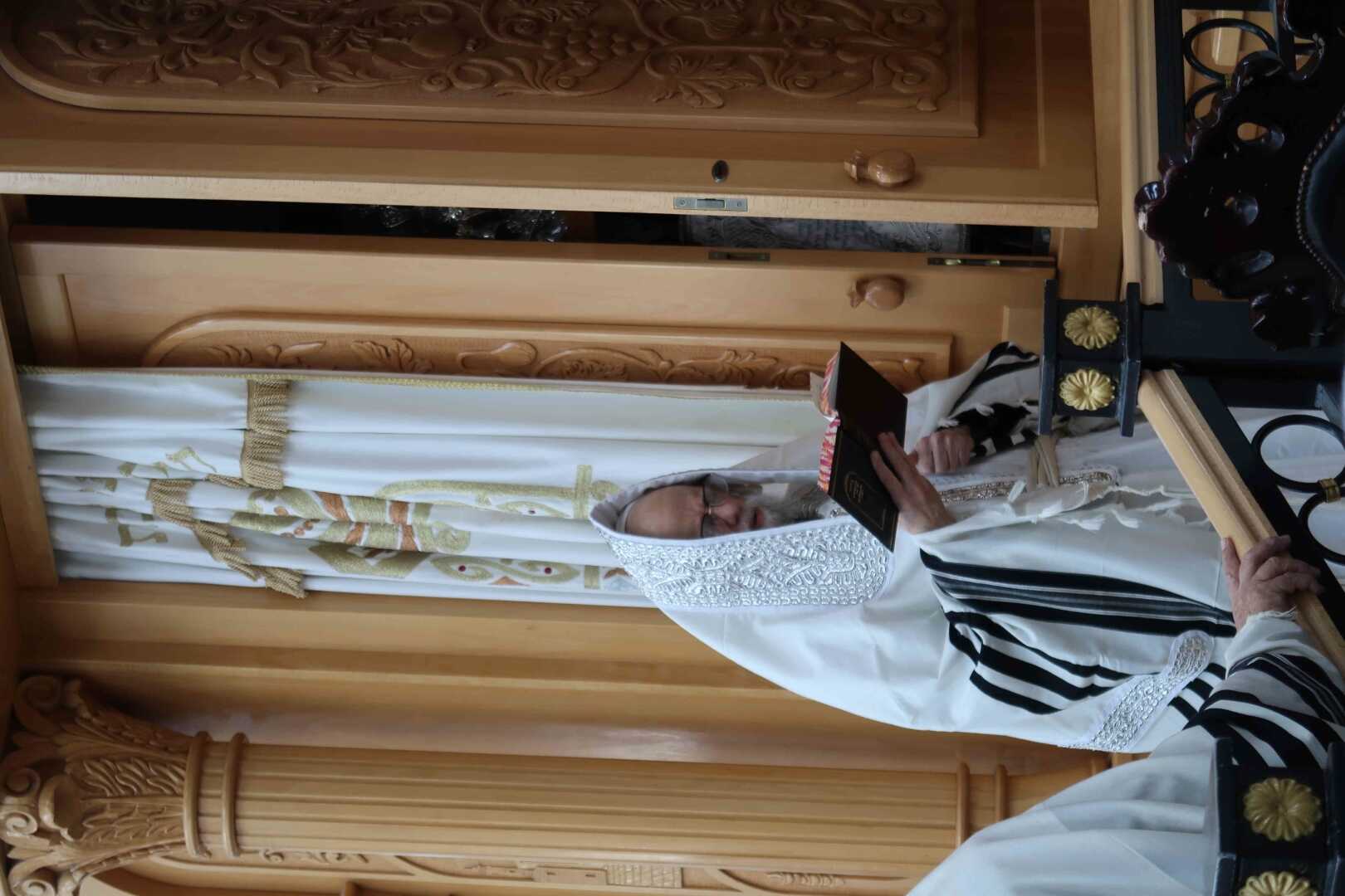 הושענא רבה בחצה"ק סערט ויז'ניץ