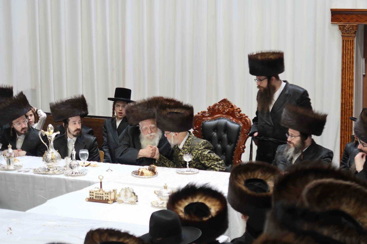 הושענא רבה בחצה"ק סערט ויז'ניץ