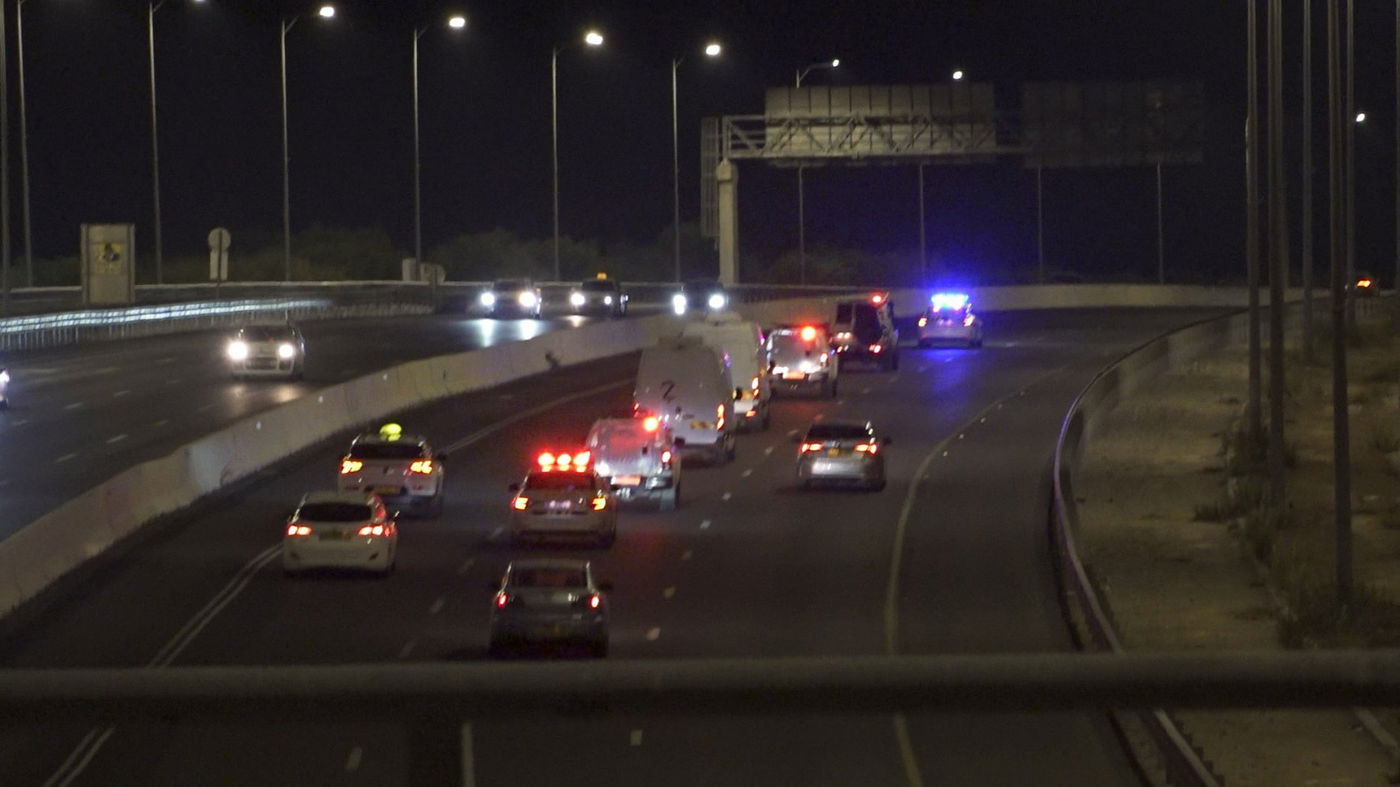 גופתו של רונן אנגל הי"ד בדרכה לאבו כביר, הלילה