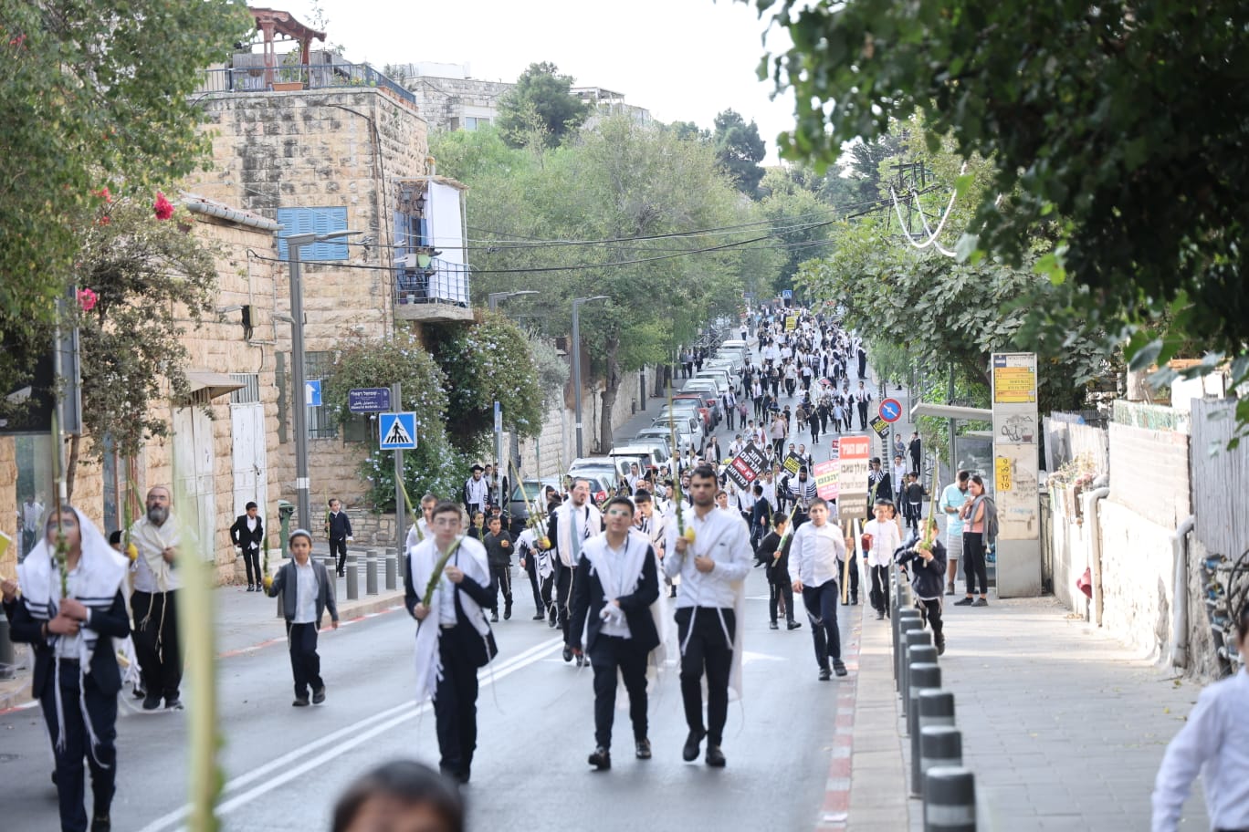 המחאה בסוכות על קדושת המחנה בשוק מחנה יהודה