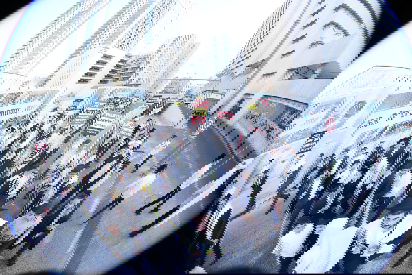 המחאה בסוכות על קדושת המחנה בשוק מחנה יהודה