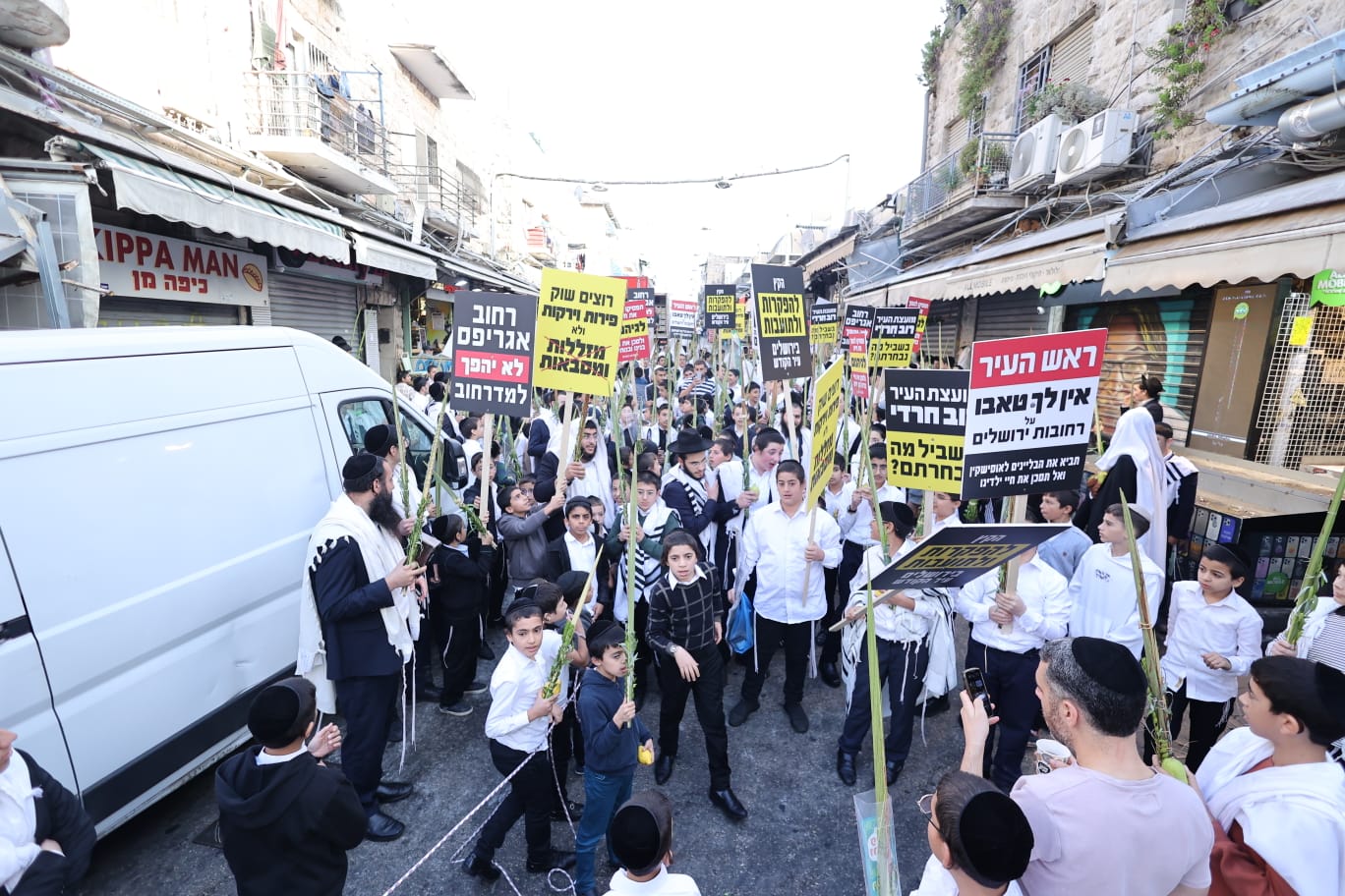 המחאה בסוכות על קדושת המחנה בשוק מחנה יהודה