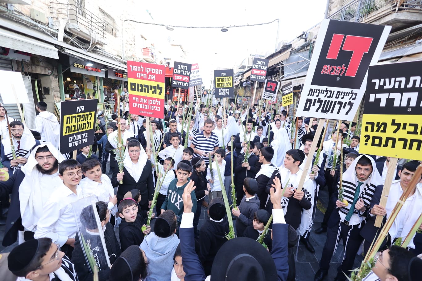 המחאה בסוכות על קדושת המחנה בשוק מחנה יהודה