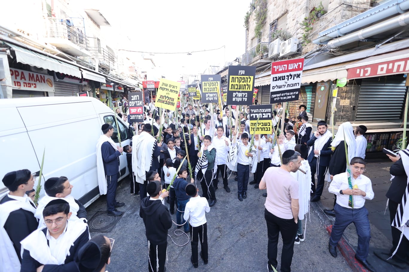 המחאה בסוכות על קדושת המחנה בשוק מחנה יהודה