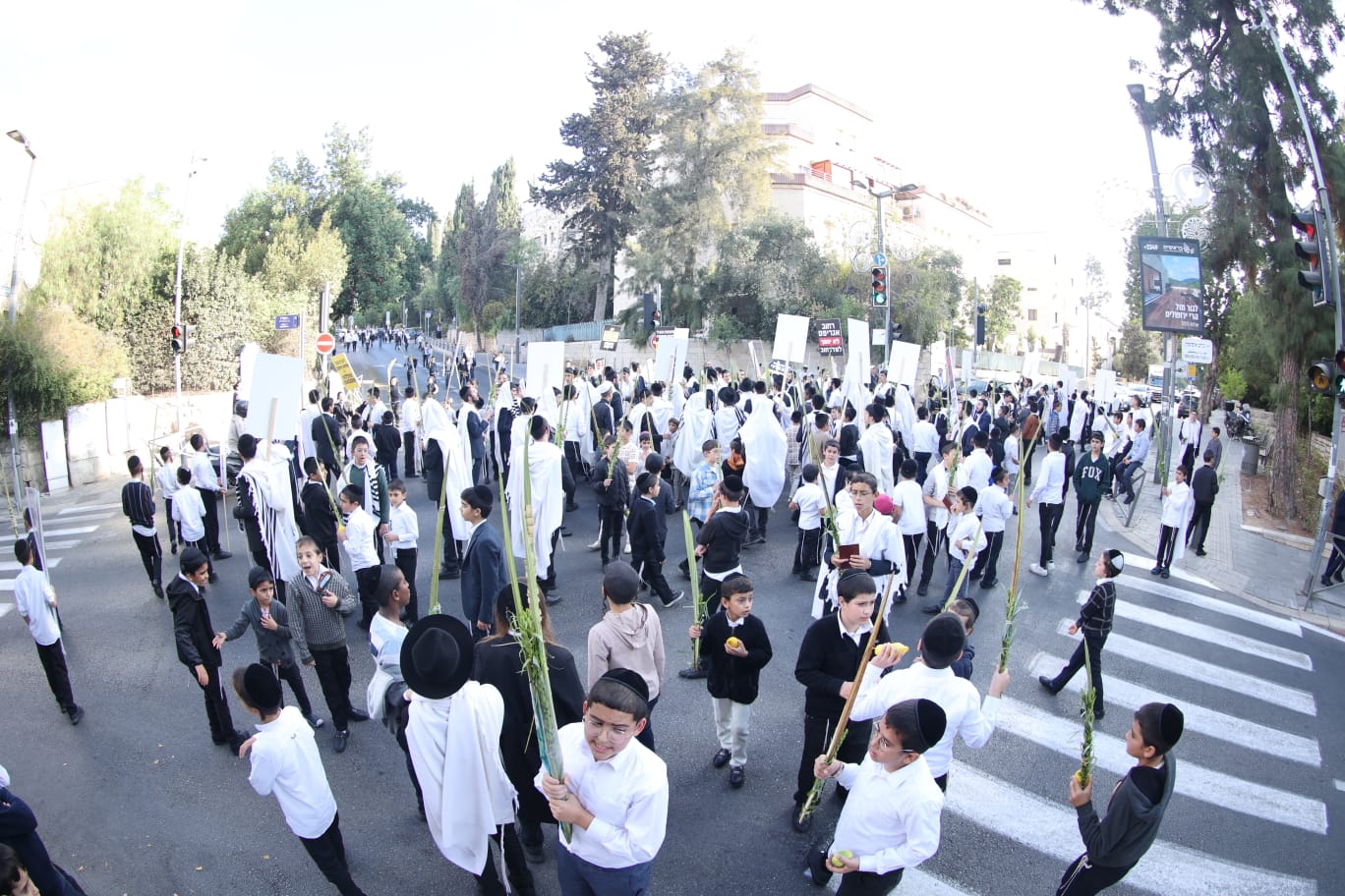 המחאה בסוכות על קדושת המחנה בשוק מחנה יהודה