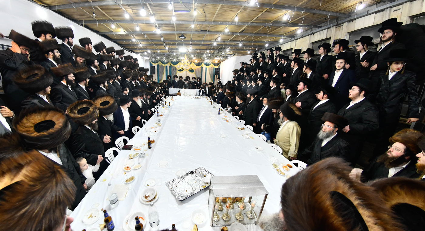 האדמו"ר מקרעטשניף י-ם בטיש חוה"מ סוכות