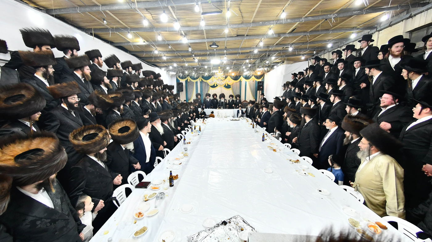 האדמו"ר מקרעטשניף י-ם בטיש חוה"מ סוכות