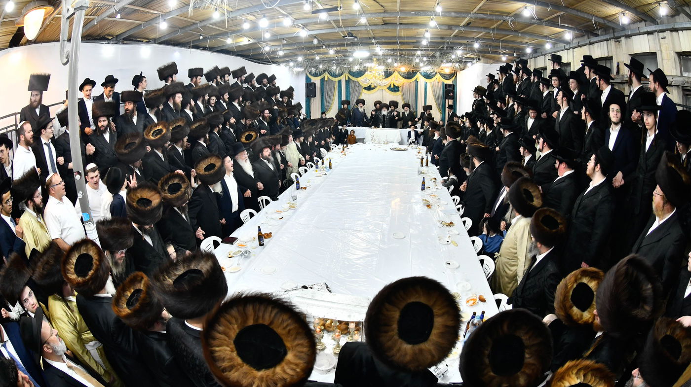 האדמו"ר מקרעטשניף י-ם בטיש חוה"מ סוכות