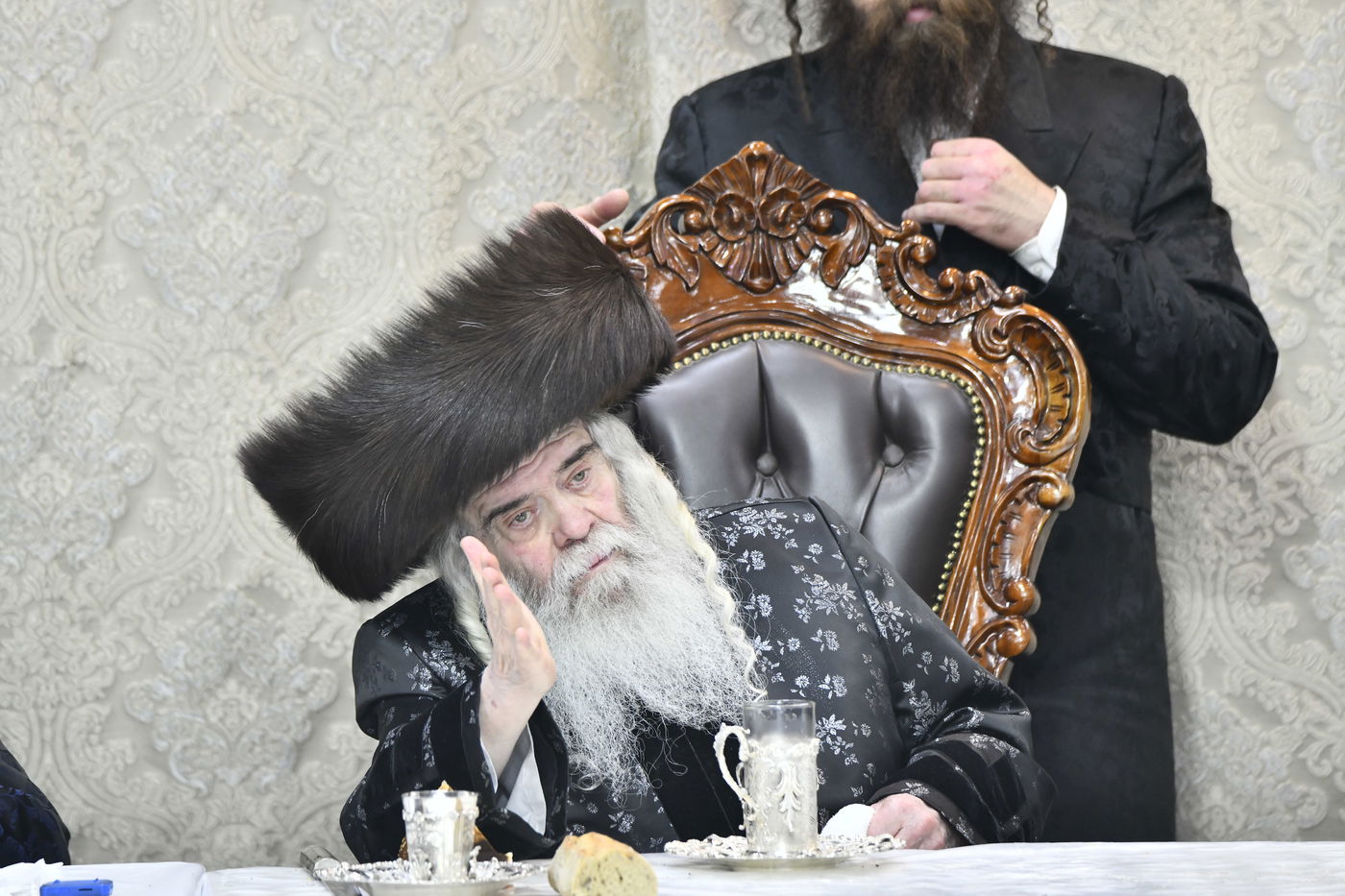 האדמו"ר מקרעטשניף י-ם בטיש חוה"מ סוכות