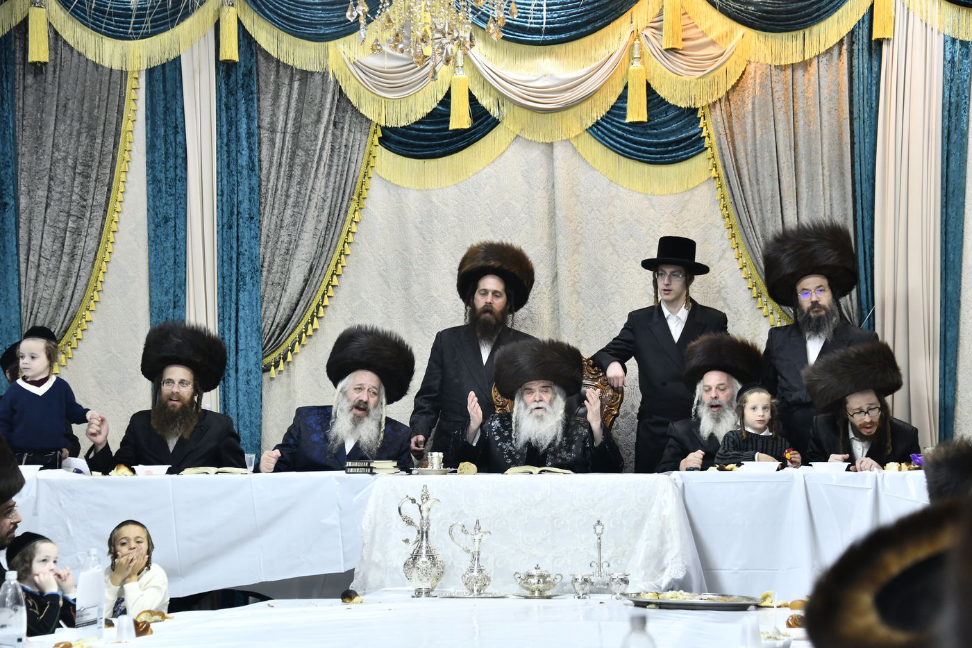 האדמו"ר מקרעטשניף י-ם בטיש חוה"מ סוכות