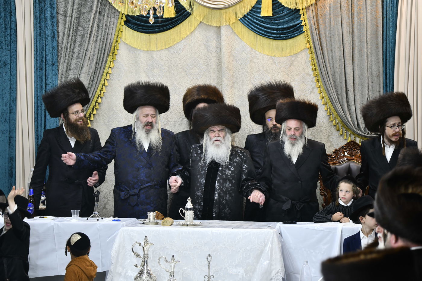 האדמו"ר מקרעטשניף י-ם בטיש חוה"מ סוכות