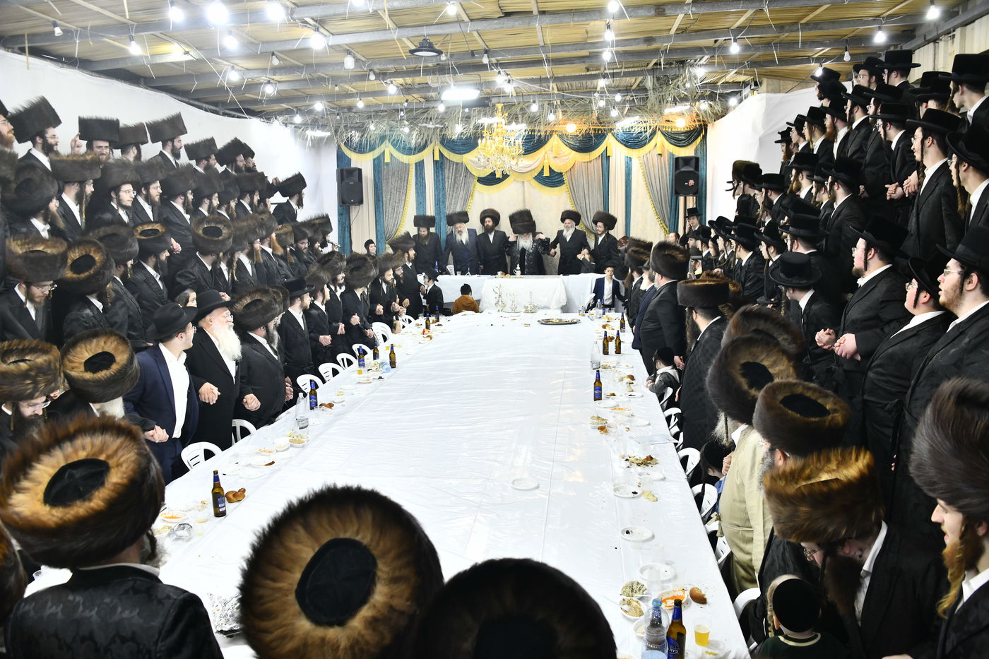 האדמו"ר מקרעטשניף י-ם בטיש חוה"מ סוכות