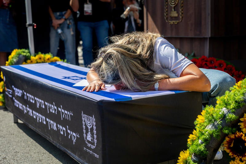 מטלטל וקורע לב: האלמנה הקריאה את ההספד שכתבה לבעלה לפני שנתיים