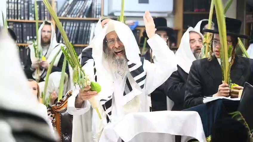 הושענא רבה אצל הגה"צ רבי אלימלך בידרמן