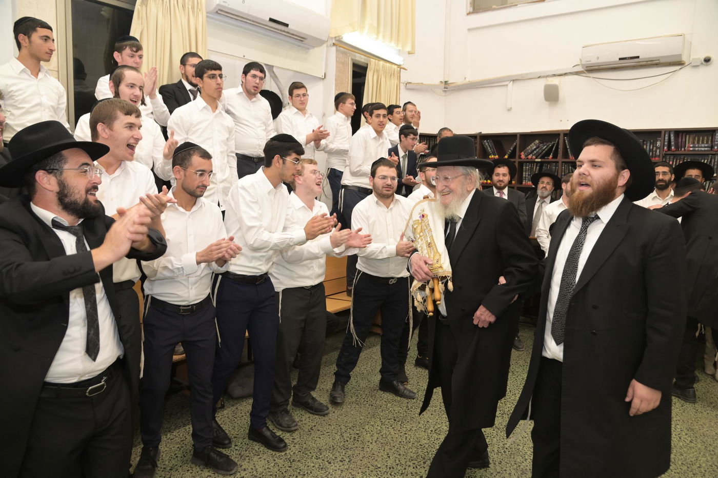 הקפות שניות בישיבת 'שכר שכיר'