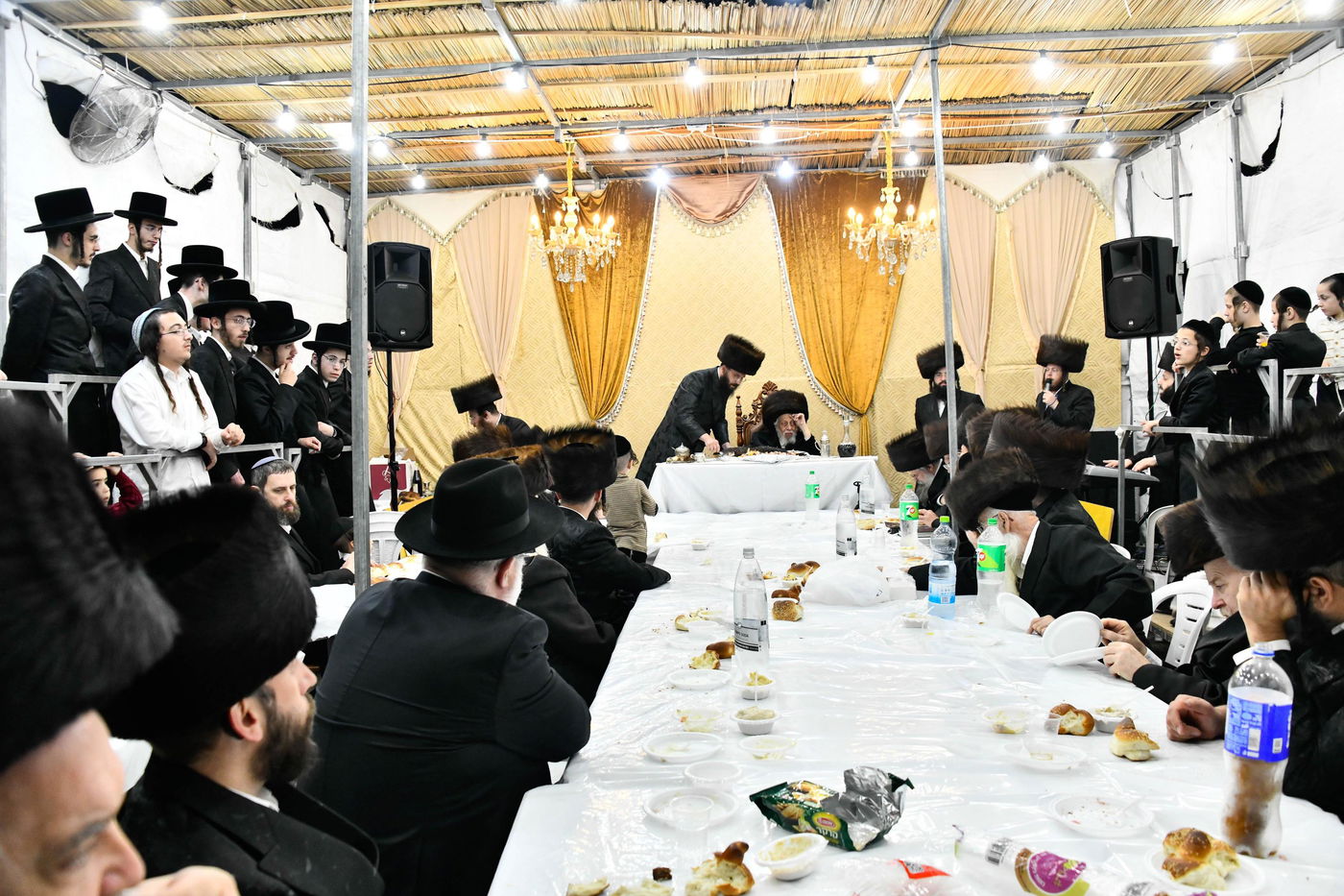 סוכות בחצה"ק קופטשניץ