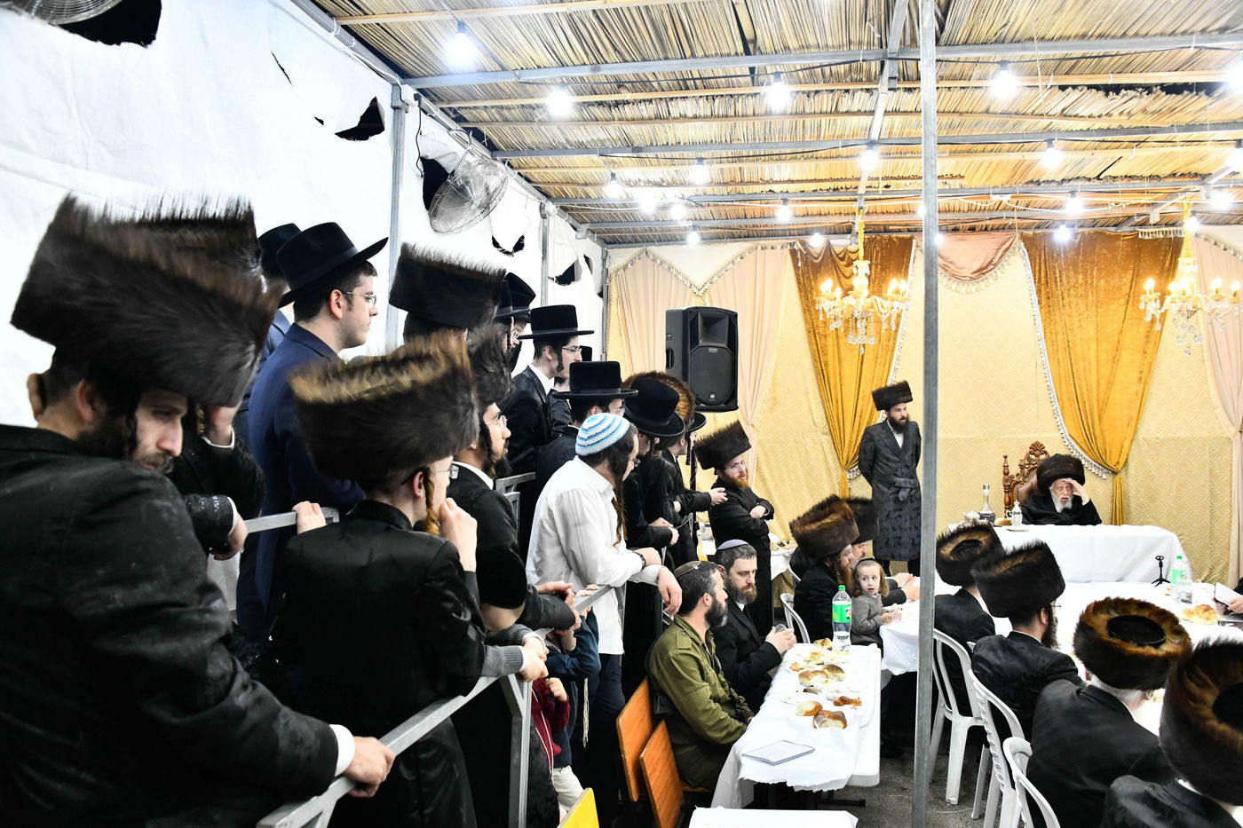 סוכות בחצה"ק קופטשניץ