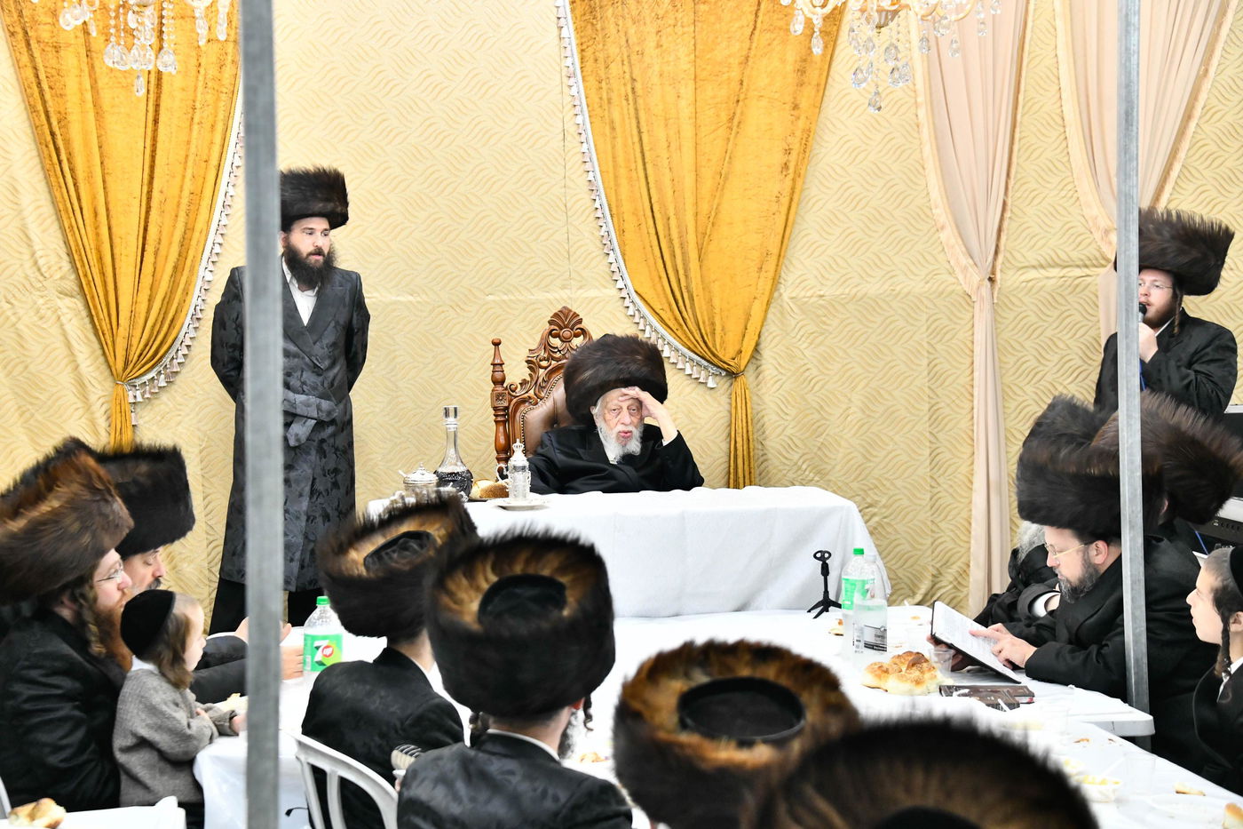 סוכות בחצה"ק קופטשניץ