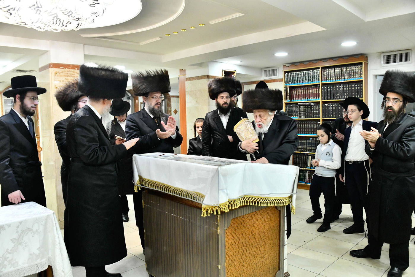 הקפות שניות בחצה"ק קופטשניץ