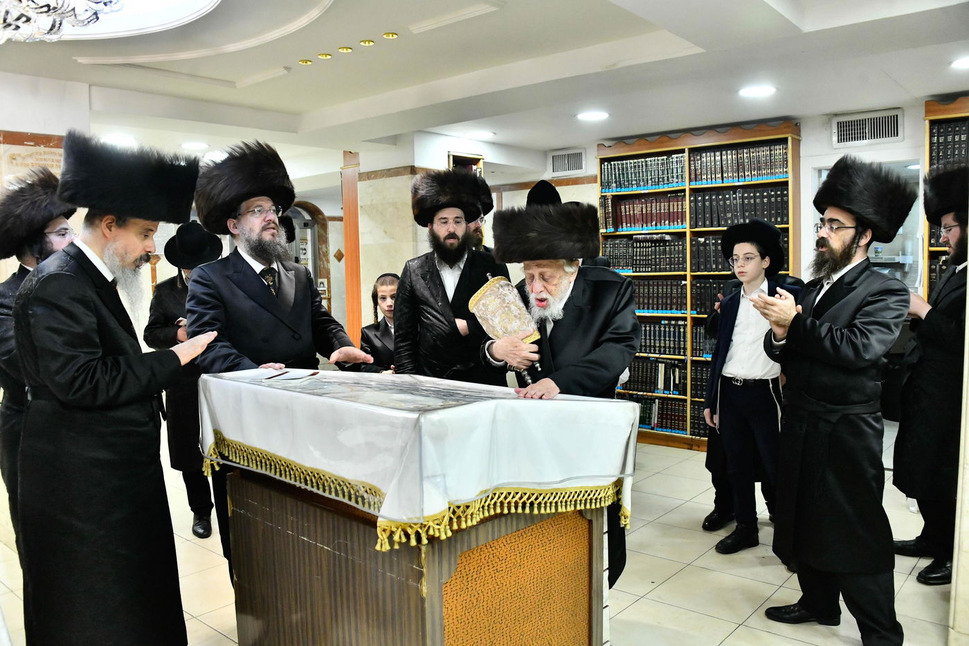 הקפות שניות בחצה"ק קופטשניץ