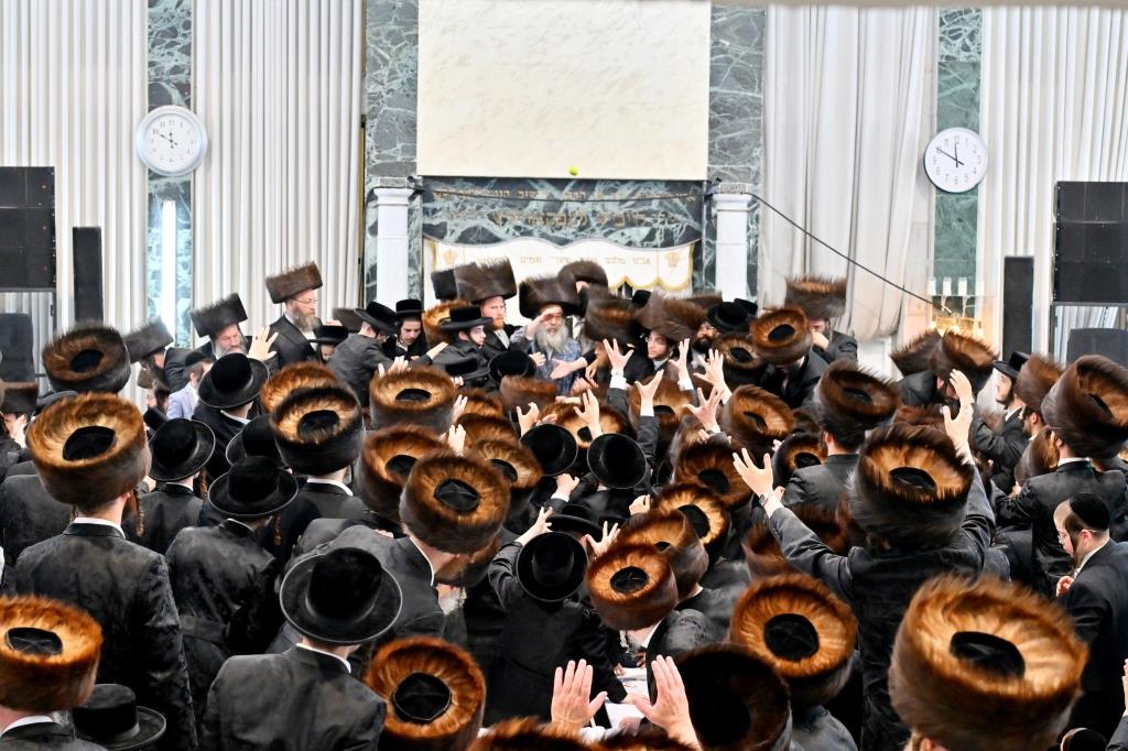 נעילת החג שמחת תורה אצל הגה"צ רבי חיים צבי מייזליש