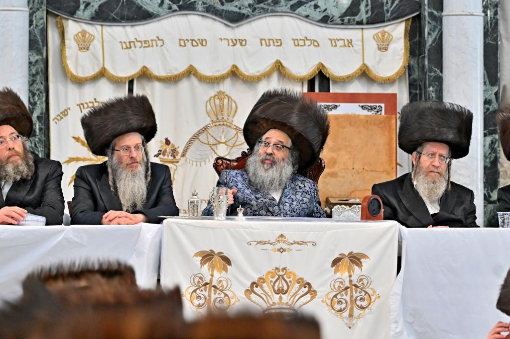 נעילת החג שמחת תורה אצל הגה"צ רבי חיים צבי מייזליש