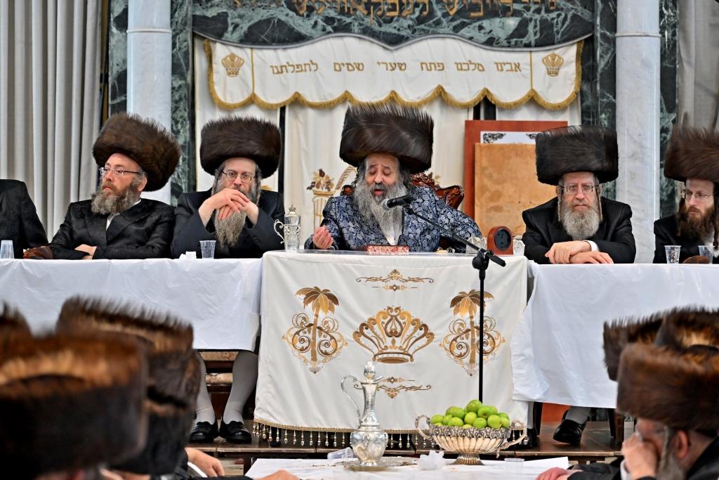 נעילת החג שמחת תורה אצל הגה"צ רבי חיים צבי מייזליש