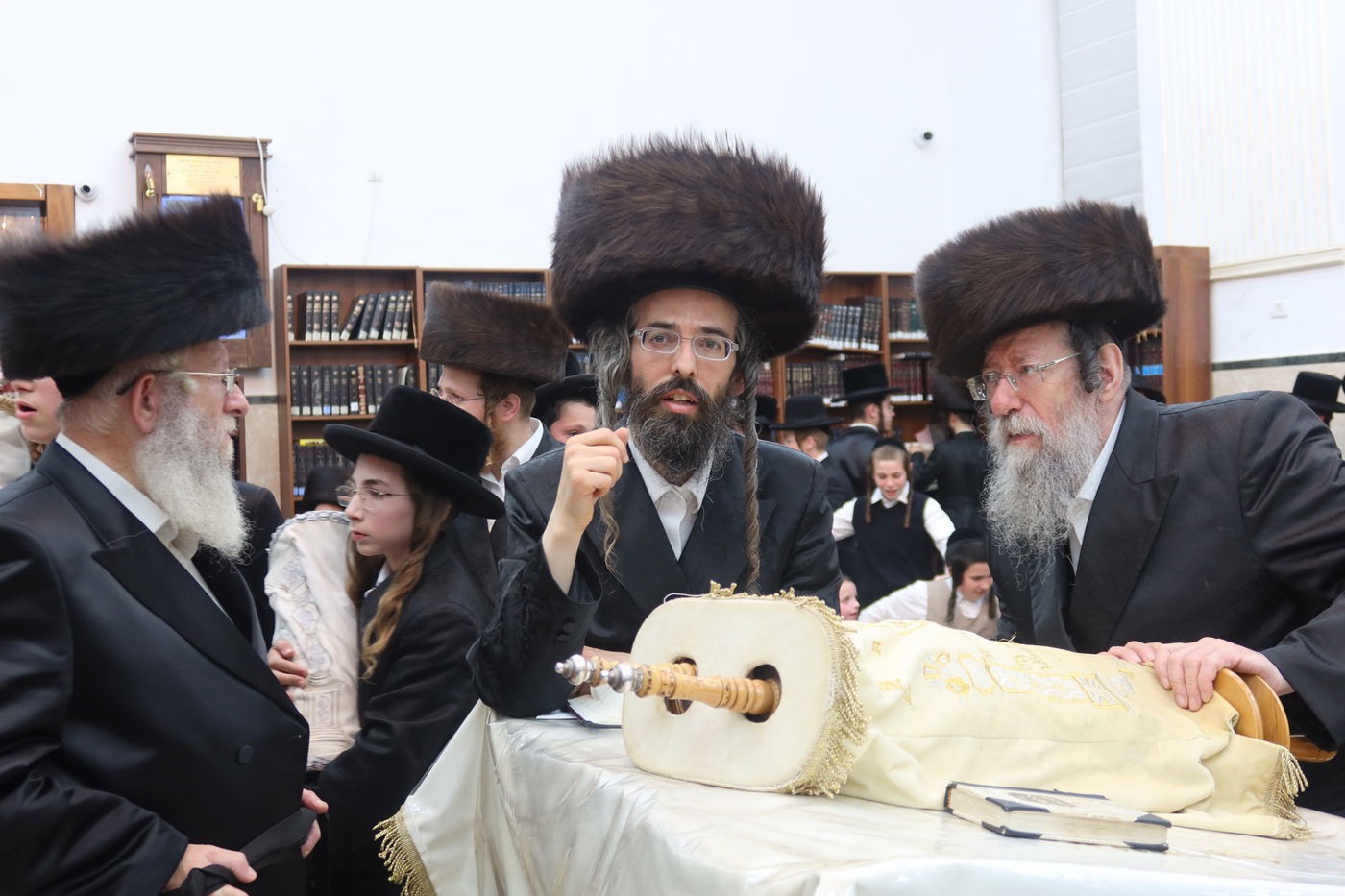 הקפות שניות בחצה"ק זוועיהל