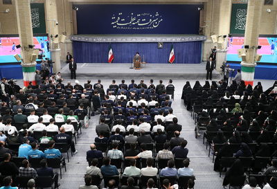 חמינאי נפגש עם ספורטאים באיראן