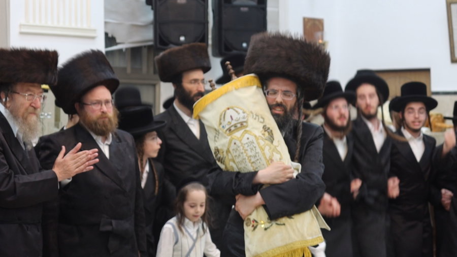 הקפות שניות בחצה"ק זוועיהל