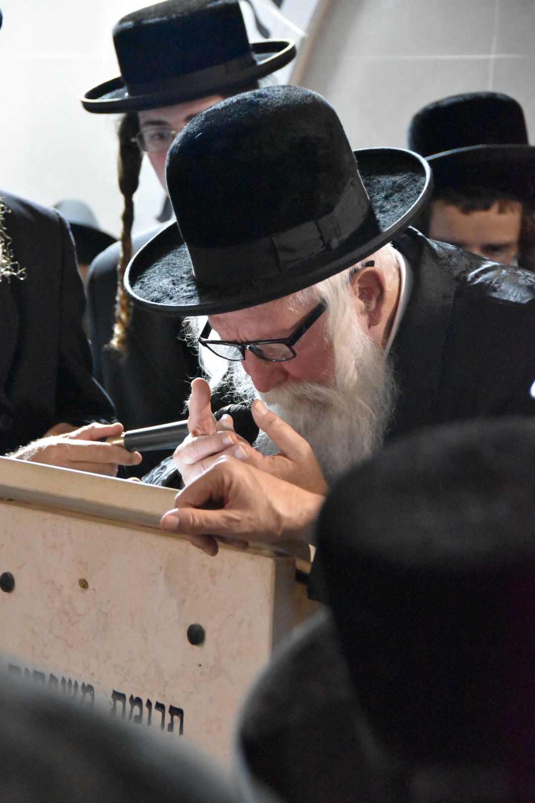 מסע הלווית הרה"ג רבי מנחם בן ציון גרוסמן זצ"ל