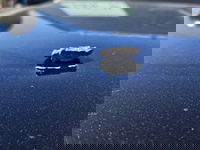 הרסיסים שנפלו על רכבי האבטחה