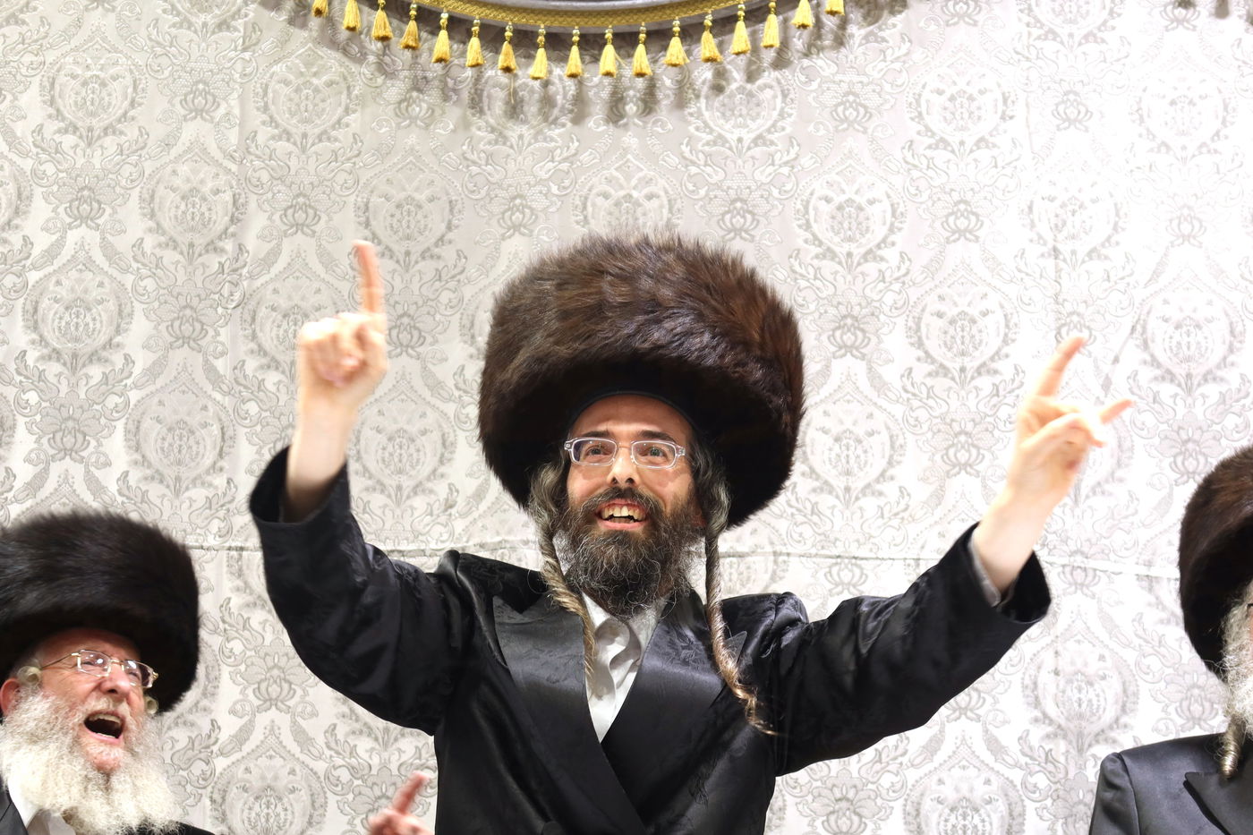 סוכות בחצה"ק זוועיהל