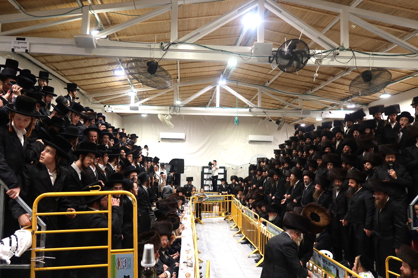 סוכות בחצה"ק זוועיהל