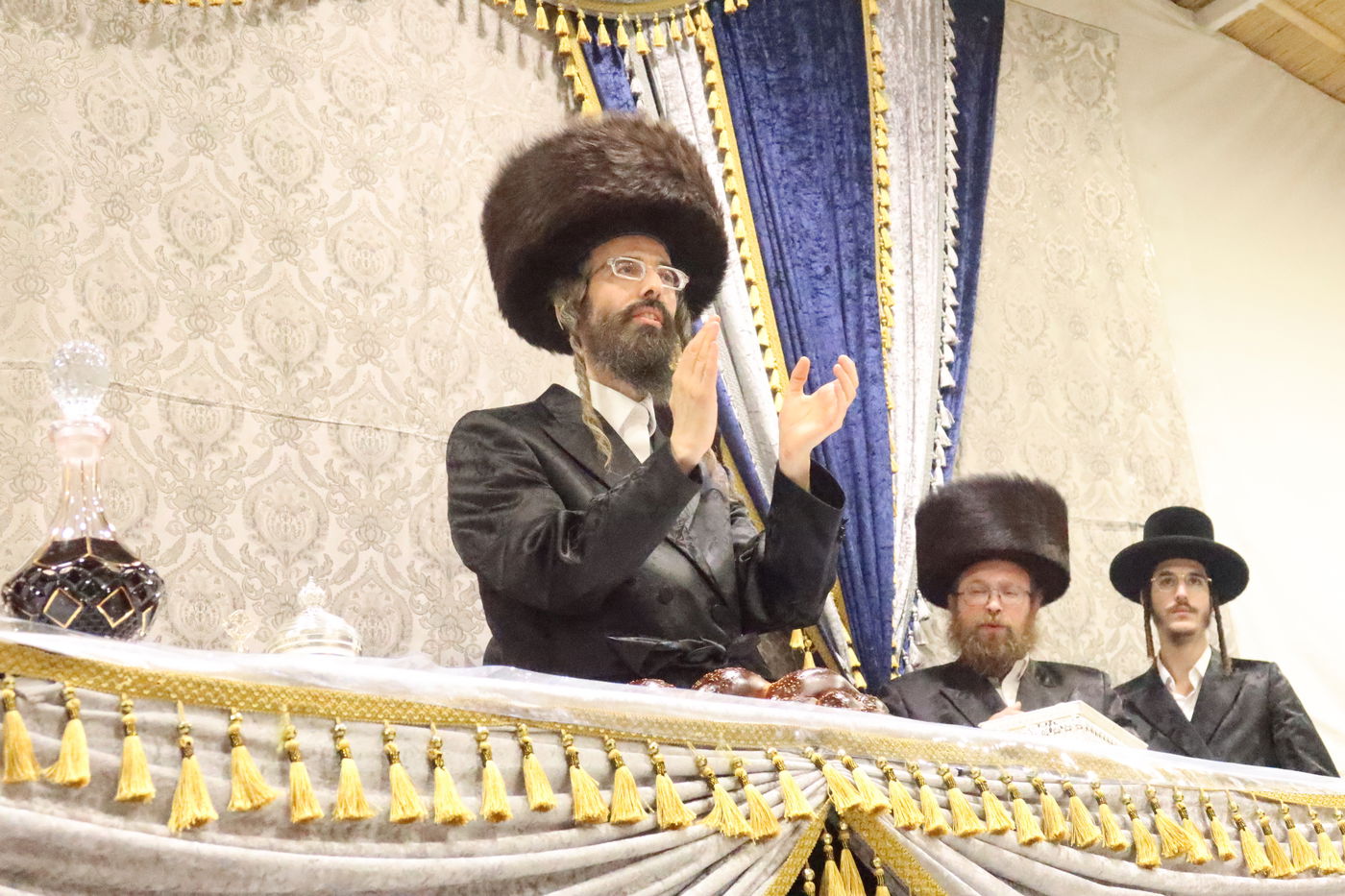 סוכות בחצה"ק זוועיהל