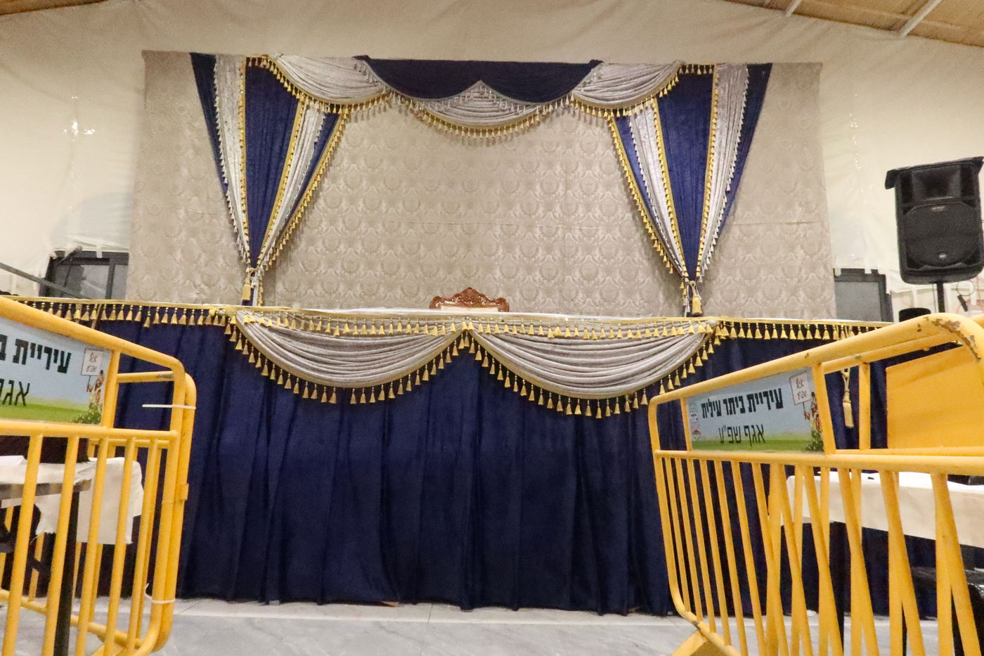 סוכות בחצה"ק זוועיהל
