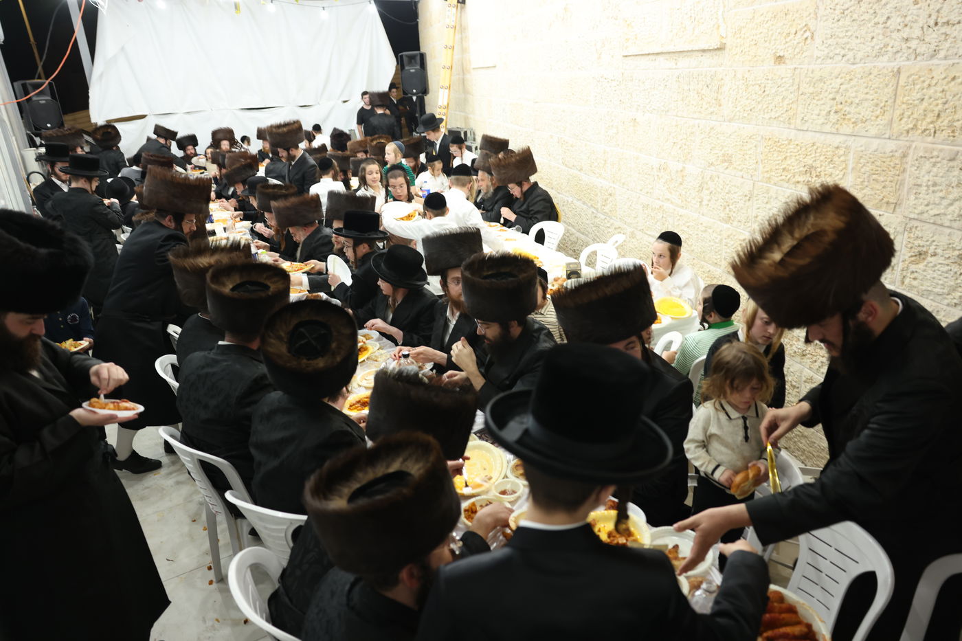 סוכות בחצר ספינקא בית שמש