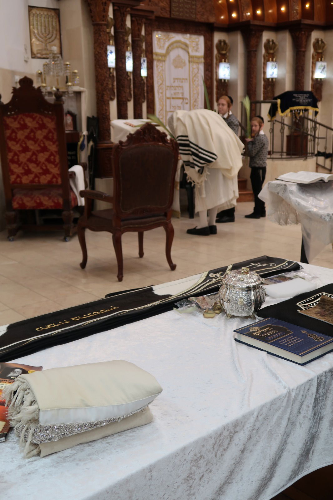 ירח האיתנים בחצה"ק קאליב