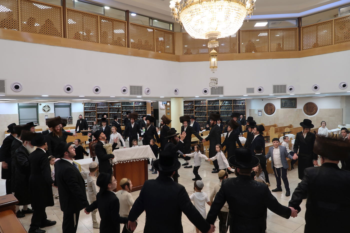 ירח האיתנים בחצה"ק קאליב