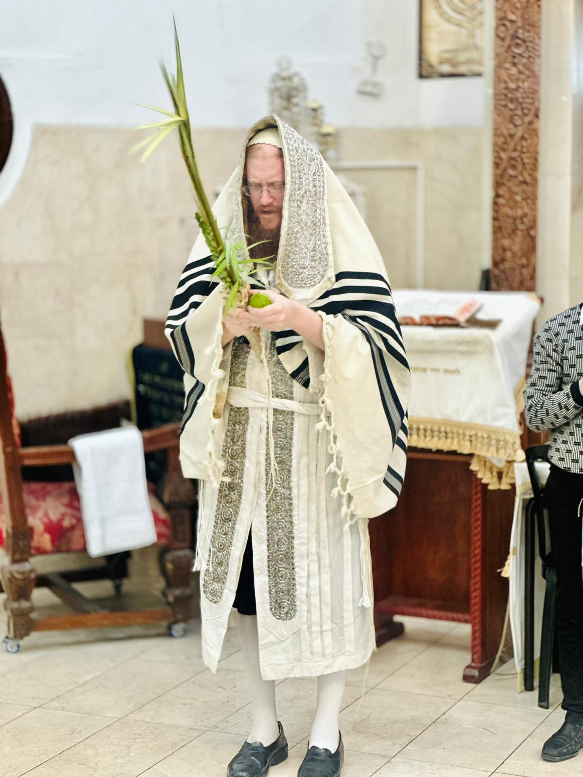 ירח האיתנים בחצה"ק קאליב