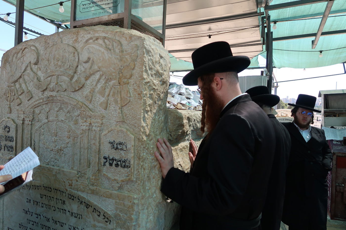 ירח האיתנים בחצה"ק קאליב