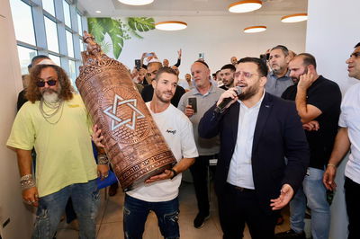 הכנסת ספר תורה לבית הכנסת שבמטה חברת ׳רכבת ישראל׳